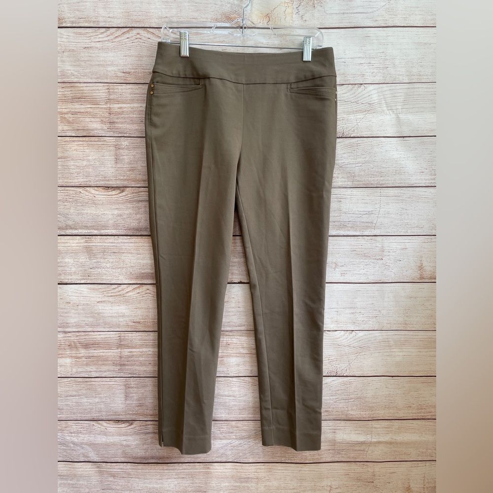 CHICOS FABULOUSLY SLIMMING ANKLE PANTS IN NUTMEG